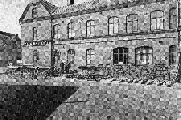 2615. Edla Carlsons från gårdssidan