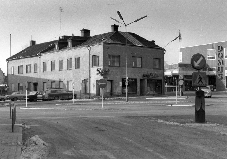 2661. Zaars konditori och Domus, Centralplan