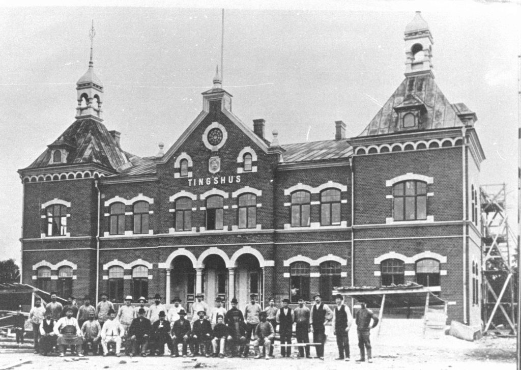 780. Tingshuset och byggarbetare 1906